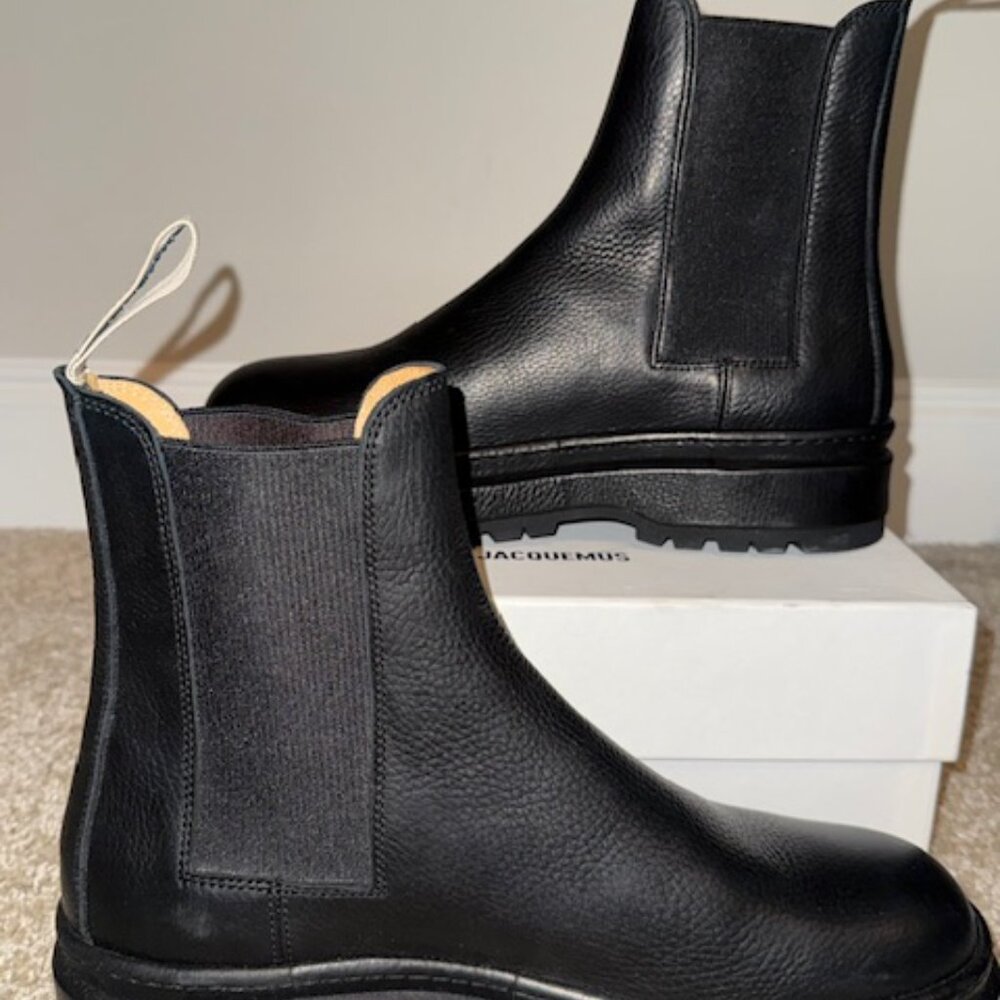 (NEW) JACQUEMUS Black La Casa 'Les bottines Pavane' BLACK CHELSEA BOOTS - Picture 3 of 7